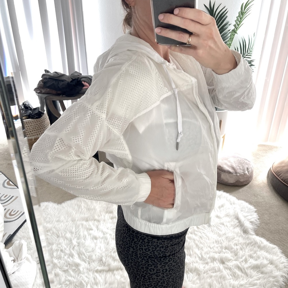 Lululemon zip up cropped white wind breaker